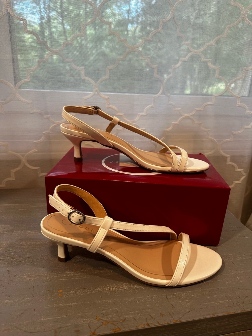 NWT Journee Collection Jemry Strappy Kitten Heel Sandals - Bone White Size 8